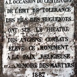 Plaque commémorant le premier centenaire de l'édit de Tolérance de 1787.