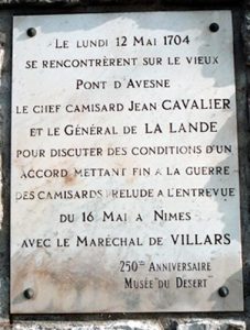 Plaque rappelant l'entrevue en 1704 entre le chef camisard Jean Cavalier et le général de La Lande