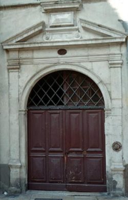 Nîmes (30), porte de la Calade