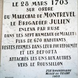 Plaque rappelant la déportation en 1703 des habitants de Mialet (30),
