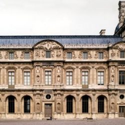Paris, le Louvre, angle sud-ouest de la cour carrée (75)