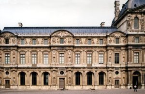 Paris, le Louvre, angle sud-ouest de la cour carrée (75)