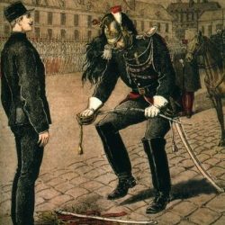 Dreyfus est dégradé dans la cour de l’École Militaire