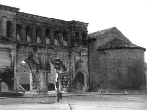 Temple de la porte Saint-André à Autun (71)