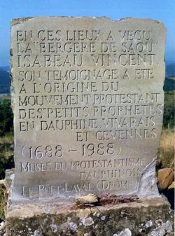 Mémorial des petits prophètes, au pied des falaises de la forêt de Saou (Drôme)