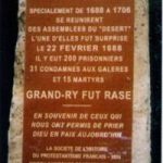 Plaque commémorant l'assemblée du Désert au Grand-Ry (Deux-Sèvres) surprise par les dragons en 1688.