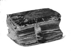 Bible envoyée par la Société biblique anglaise à Madagascar pendant la persécution (1835) et enfouie
