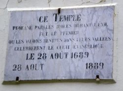 Inscription sur l'ancien temple de Prali Val Germanisca, transformé en musée