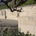 Inscription du nom de Marie Dentière sur le Mur des Réformateurs à Genève,