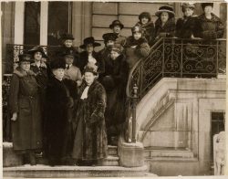 Délégation des femmes de l'Alliance internationale pour le suffrage des femmes, en 1919.
