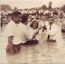 Baptême évangélique tzigane par immersion
