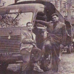 Jean Nedelec et Jean Duvil au départ de la première mission « Vie et Lumière » en 1954