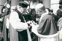 Le Pape Paul VI et l'Archevêque de Cantorbery Mickael Ramsey (1966)