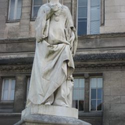 Statue de Marguerite d’Angoulême à Angoulême