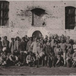 Aumôniers et soldats malgaches et tahitiens (1917)