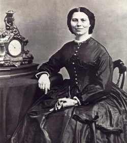Clara Barton (1821-1912) en 1865
