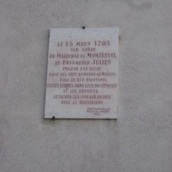 <i>Plaque commémorative de la déportation de camisards – Mialet</i>
