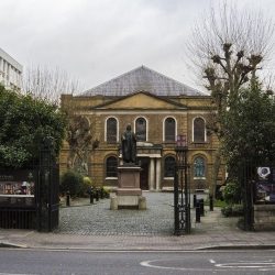 Portes d’entrée de la Chapelle Wesley à Londres (City Road Chapel)