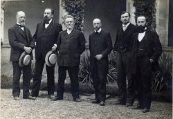 De gauche à droite, Henri Bois, Léon Maury, Emile Doumergue, Edouard Bruston, Louis Perrier, André Arnal
