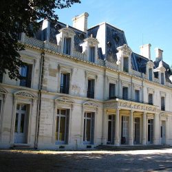 800px-Façade_du_château_du_Piple_à_Boissy-Saint-Léger