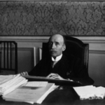 Jacques Seydoux als stellvertretender politischer Direktor in seinem Büro am Quai d’Orsay, 1924