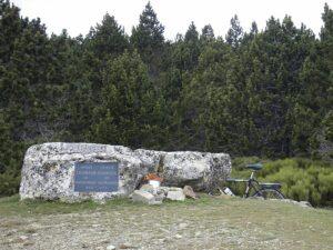 Tombe d'André Chamson et de Lucie Mazauric sur le serre de la Lusette